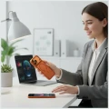 Etui UNIQ Veren na iPhone 17 Pro Max Magclick Charging - pomarańczowe